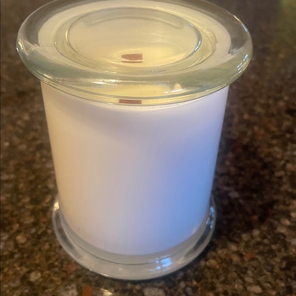 Magnolia Waco TX Signature Wood Wick Candle, Velvet NWOT - Picture 4 of 5